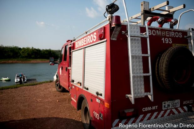 Bombeiros encontram corpo de homem que se afogou aps barco virar