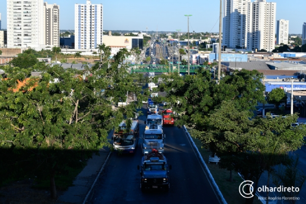 Caminhoneiros grevistas fazem mais uma carreata pelas avenidas de Cuiab