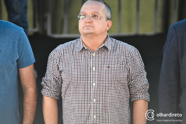 Pedro Taques participou da cerimnia de entrega de uniformes na Arena Pantanal