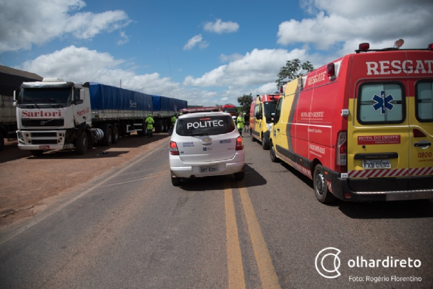 Ao reduzir velocidade, caminhoneiro causa dupla coliso em Vrzea Grande