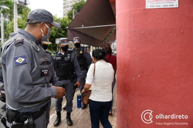 Em apenas 20 dias, PM flagra quase 20 mil pessoas sem mscaras e detm 246 em aglomeraes