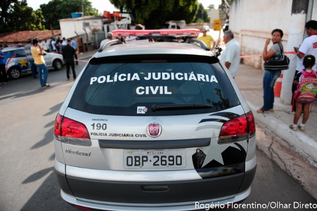 Bandidos so presos aps assalto a residncia e casa de carnes; testemunha gravou placa de carro na ao