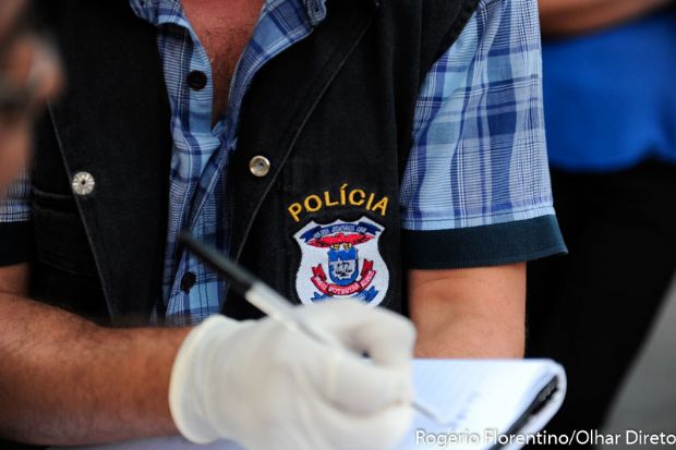 Homem  morto com trs tiros dentro de quitinete no bairro Aras