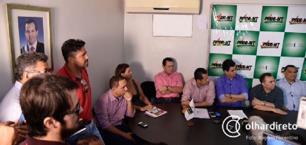 Foto de Silval Barbosa (no alto,  esquerda)  no auditrio do PMDB, em coletiva de Emanuel Pinheiro