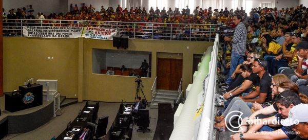 Pelo RGA, servidores ocuparam as dependncias da Assembleia Legislativa de Mato Grosso