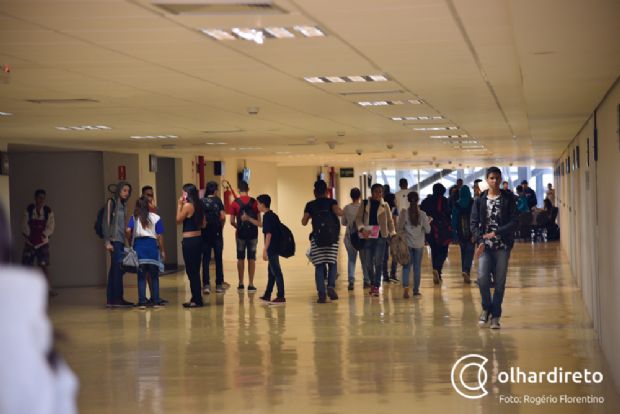 Adolescente  apreendido com revlver e quatro munies dentro de escola na Arena Pantanal