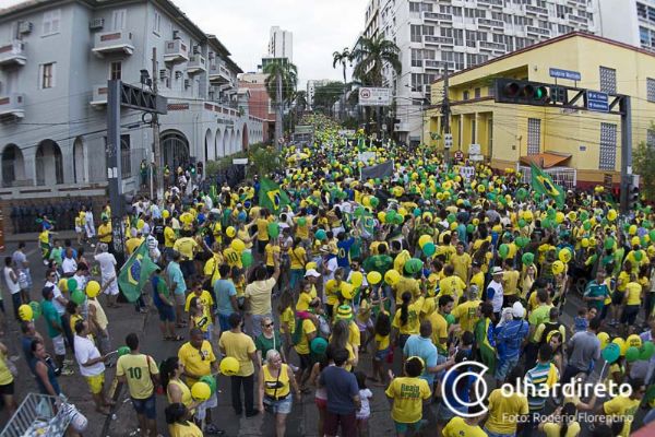 Vaias e aplausos