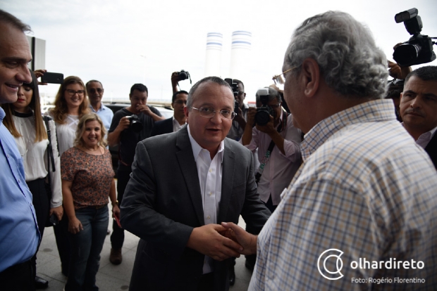 Pedro Taques aproveitou as ltimas conversas para  convidar Jayme Campo a ser seu vice