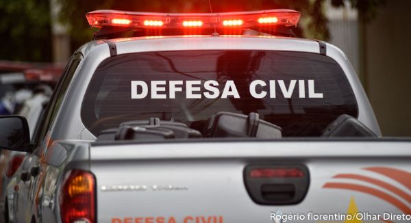 Cheia deixa 300 famlias em situao de emergncia; Defesa Civil auxilia desabrigados