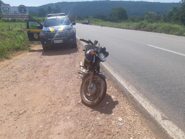 Filho perde controle de motocicleta aps pneu estourar e me de 70 anos morre