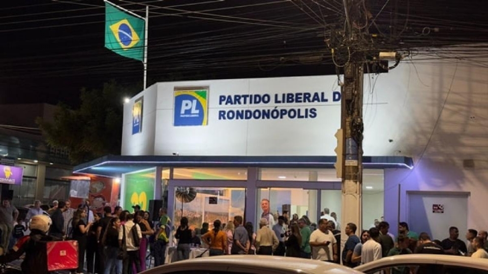 Homem  preso aps invadir sede do PL e furtar bandeira e totem de Jair Bolsonaro