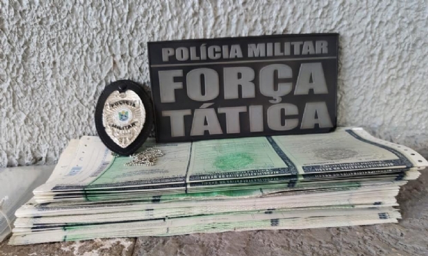 Homem  preso em rodoviria com mais de cem documentos de carro roubados do Detran