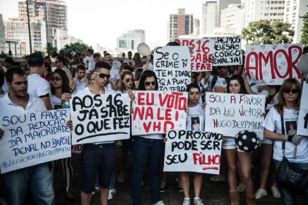 Protesto na Avenida Paulista, em So Paulo, pela reduo da maioridade penal