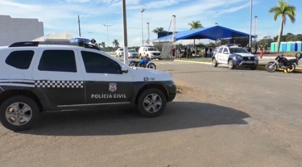 Motociclista morre ao bater em palco para festa de Ano Novo