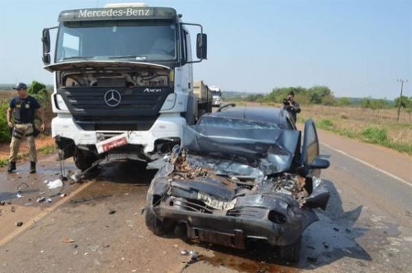 Plio bateu de frente com carreta durante uma tentativa de ultrapassagem na BR-163