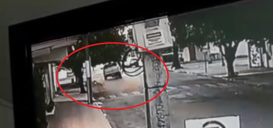 Motorista de caminhonete atropela vigilante e o arrasta por 50 metros;  veja vdeo 