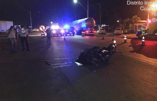 Motociclista morre aps colidir com carreta e ser atropelado por outra no Distrito Industrial