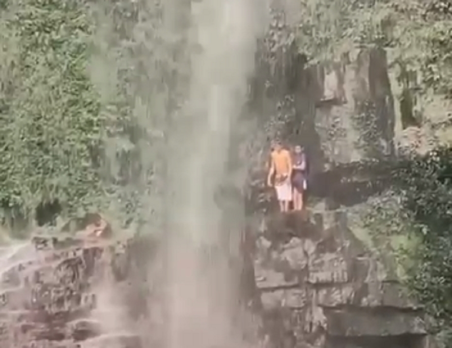 Cachoeira em que jovem de 15 anos bateu a cabea ao nadar com amigos estava interditada