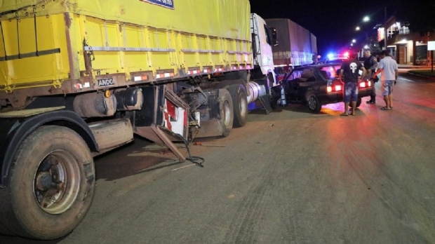 Alcoolizado, motorista  preso aps colidir em carreta estacionada