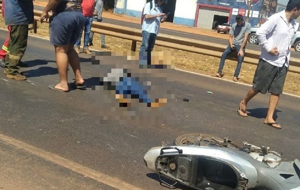 Mulher que morreu ao ser atropelada por caminho na BR-364  identificada