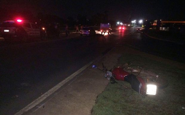 Motociclista morre aps bater no meio fio e colidir com Uber na Mrio Andreazza