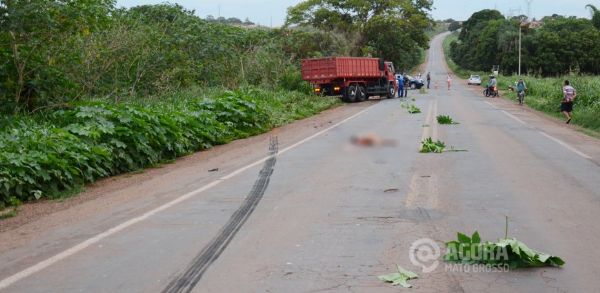 Mulher morre atropelada por caminho em rodovia estadual
