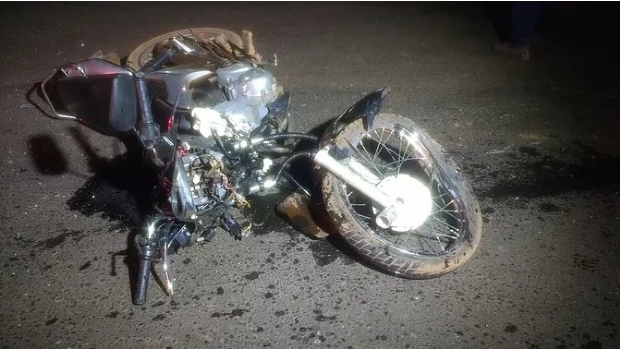 Acidente entre nix e Honda Fan deixa motociclista de 17 anos gravemente ferido
