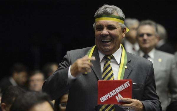 Oposio reforar ataques contra Dilma no Judicirio