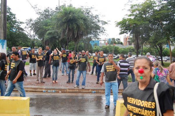 Depois de nova proposta, agentes penitencirios podem suspender greve nesta semana