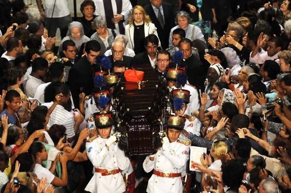 Corpo de dom Eugenio Sales  sepultado na Catedral do Rio