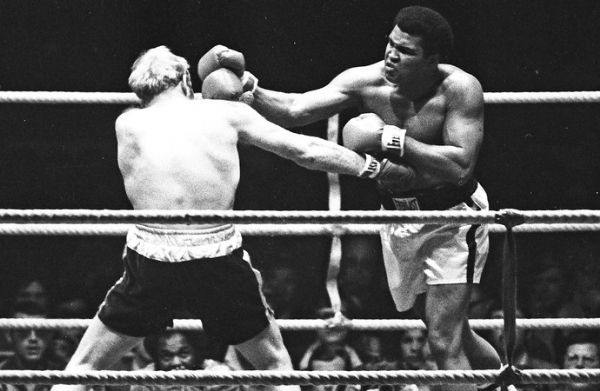 Aos 74 anos, morre Muhammad Ali, lenda eternizada na histria do boxe