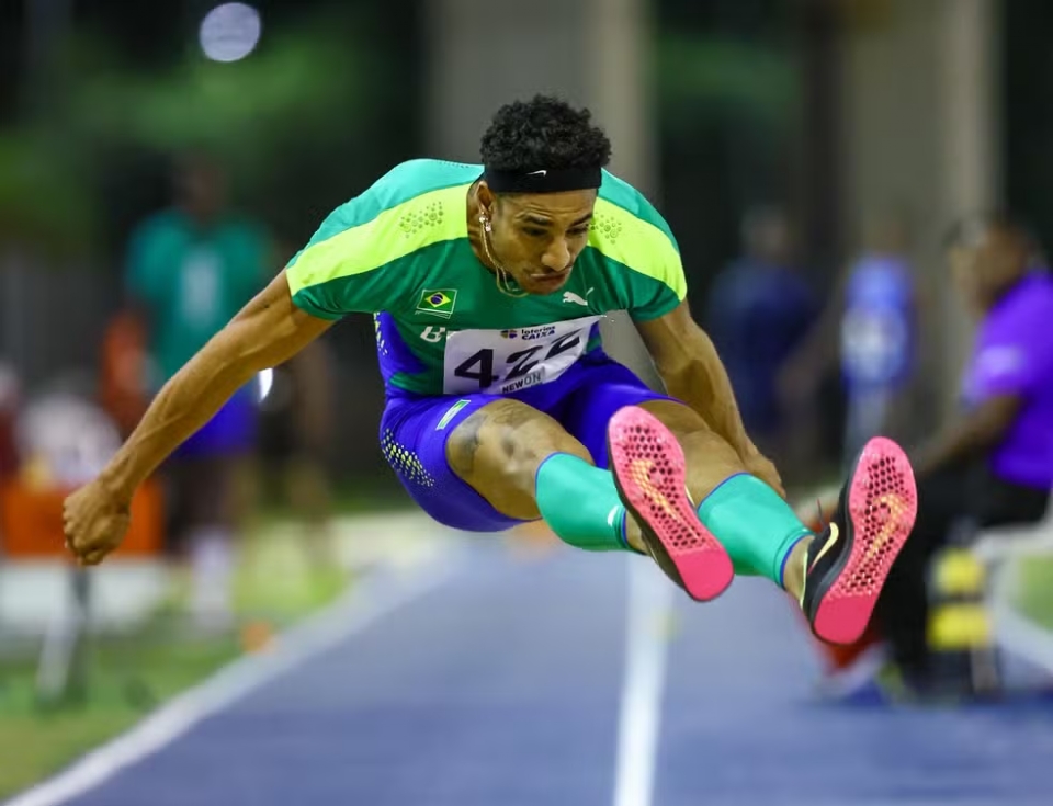 De Matup, Almir Jnior avana s finais do salto triplo e vai em busca da medalha em Paris