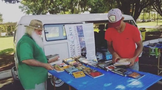 Historiador que viaja MT entregando livros tem casa invadida e objetos roubados