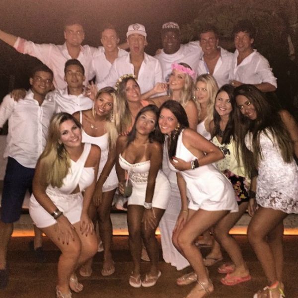 Neymar passou o Rveillon com os amigos em Trancoso, na Bahia