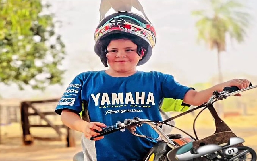 Criana de 10 anos, praticante de motocross morre em coliso com caminhonete