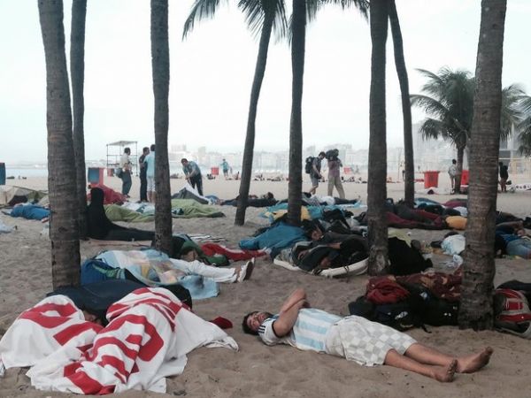 Aps vitria no Maracan, argentinos dormem em Copacabana
