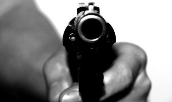 Adolescente leva quatro tiros aps sair de velrio de um amigo que foi assassinado
