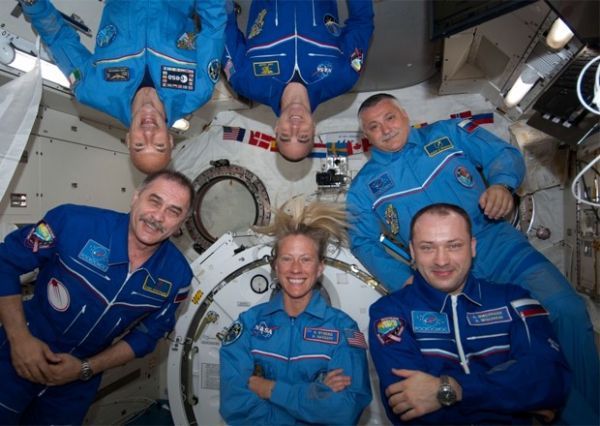 Astronautas de estao espacial se preparam para voltar  Terra