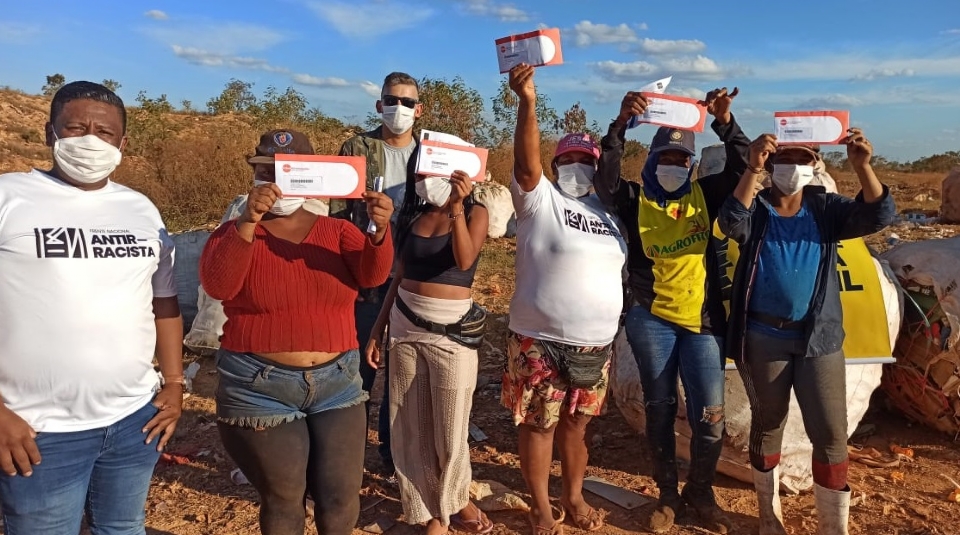 Catadores do aterro sanitrio so beneficiados com voucher para compra de alimentos