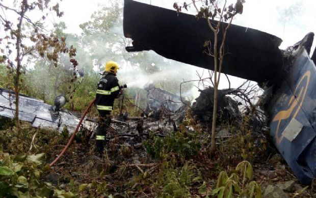 Bombeiros identificam vtimas de queda de avio que saiu de MT; dois so estrangeiros