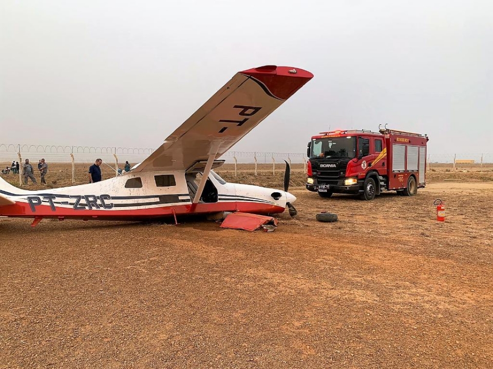 Piloto sobrevive aps aeronave de pequeno porte cair em aeroporto