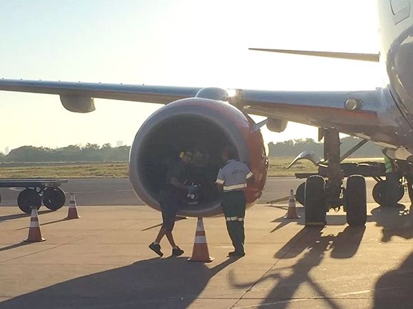 Avio que levava times do Sinop e do Cuiab precisa retornar ao aeroporto aps ave entrar em turbina