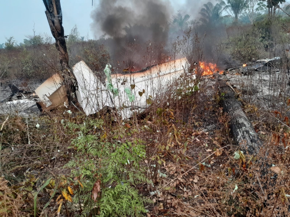 Testemunhas relatam exploso e queda de avio 'em parafuso' no interior de MT