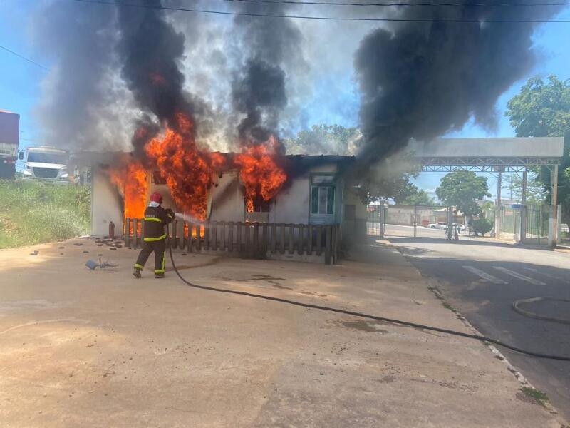 Espao de Grmio Estudantil  destrudo por incndio no IFMT de Cuiab