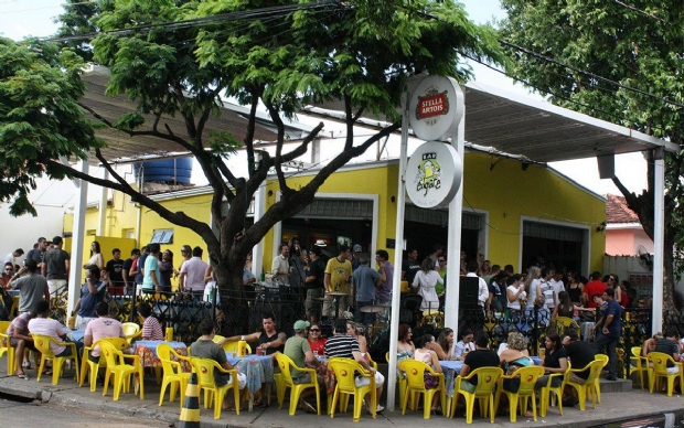 Homem agride mulher no Bar do Edgare e quebra dois dentes da vtima