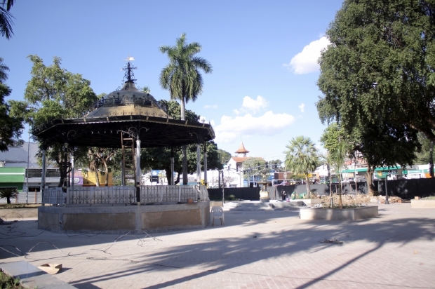 Praa Ipiranga  revitalizada e ser entregue com banheiro pblico e chafariz funcionando