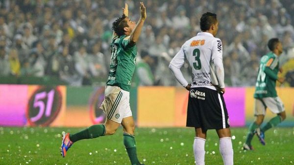 Betinho comemora o gol do ttulo do Palmeiras