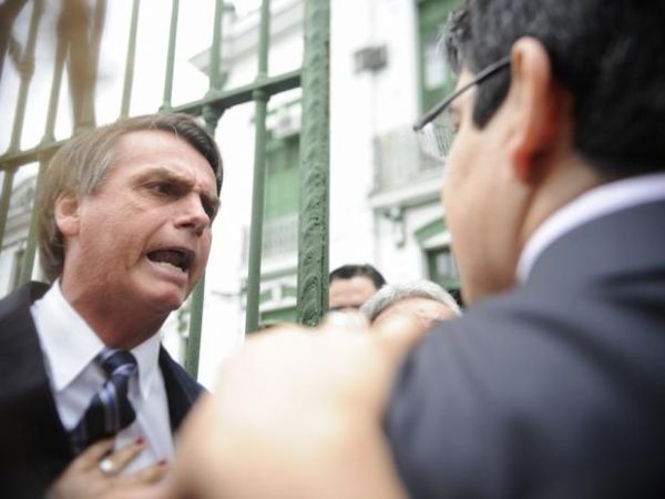Bolsonaro e Randolfe trocam acusaes e pedem processo por quebra de decoro