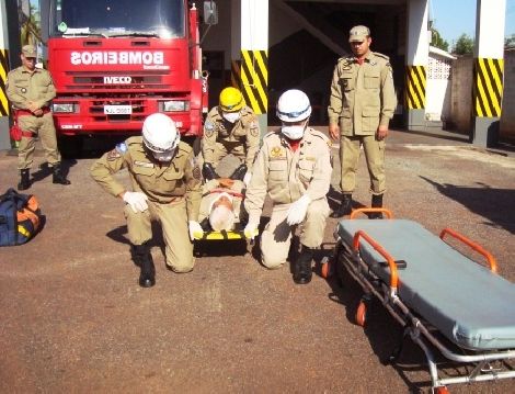 Bombeiros recebem treinamento para atendimento emergencial