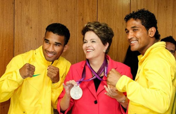 Dilma diz que vai 'boxear tudo o que atrapalha o crescimento do pas'